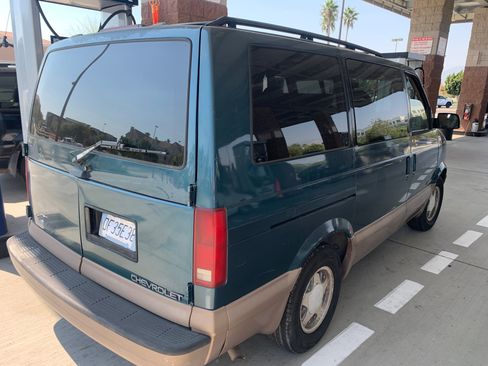 Used 2000 Chevrolet Astro image 1