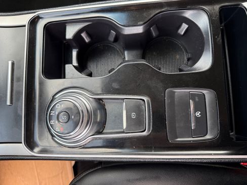 Used 2019 Ford Edge SEL image 16