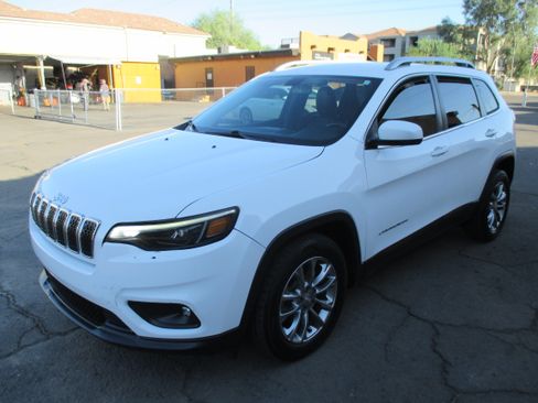 Used 2019 Jeep Cherokee FWD Latitude Plus image 4