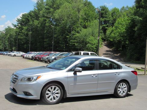 Used 2017 Subaru Legacy 2.5i Premium AWD/4WD image 2
