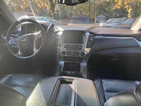 Used 2019 Chevrolet Suburban LT image 16