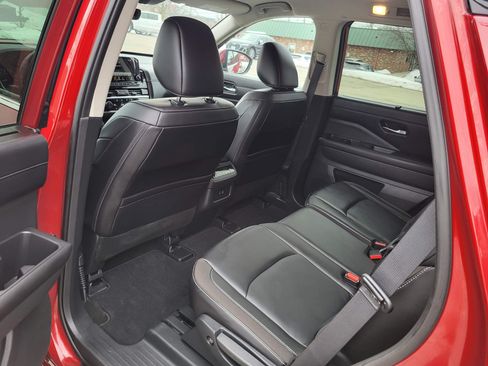 Used 2024 Nissan Pathfinder SL image 14