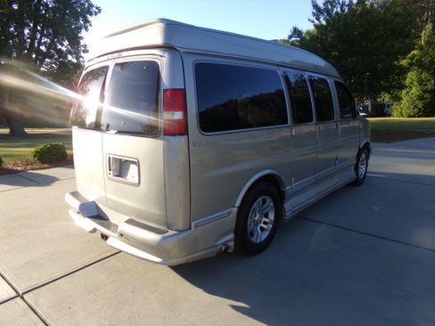 Used 2005 Chevrolet Express 1500 AWD Passenger image 5