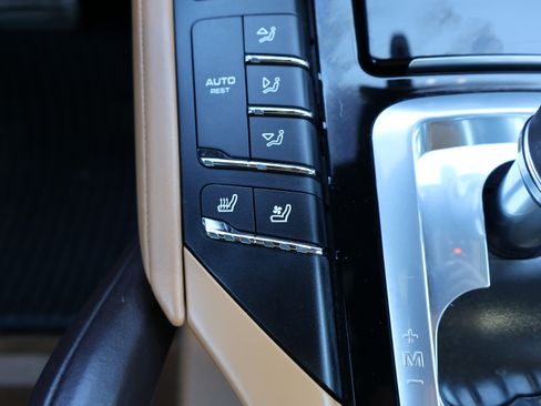 Used 2016 Porsche Cayenne S image 23