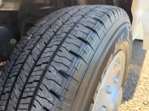 Used 2016 Ford E-350 and Econoline 350 Super Duty RWD image 18
