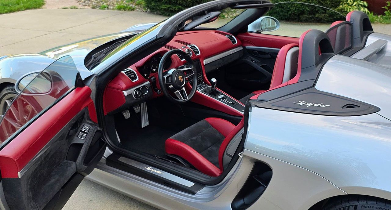Used 2016 Porsche Boxster Spyder RWD image 45