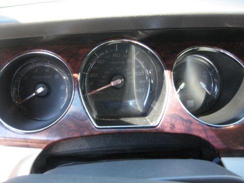 Used 2011 Ford Taurus Limited FWD image 9