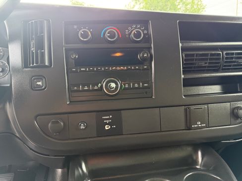 Used 2015 Chevrolet Express 2500 UNAVAIL RWD image 11