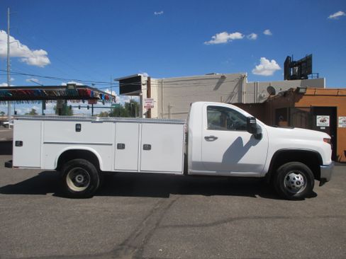 Used 2022 Chevrolet Silverado 3500 Classic W/T image 1