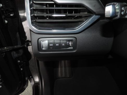 Used 2025 GMC Acadia Elevation image 40