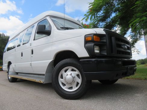 Used 2011 Ford E-350 and Econoline 350 Extended Super Duty RWD image 7