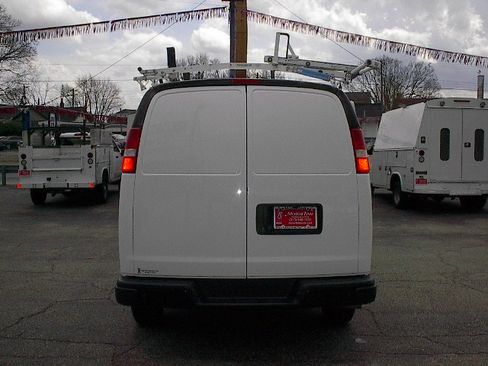 Used 2018 Chevrolet Express 2500 image 5