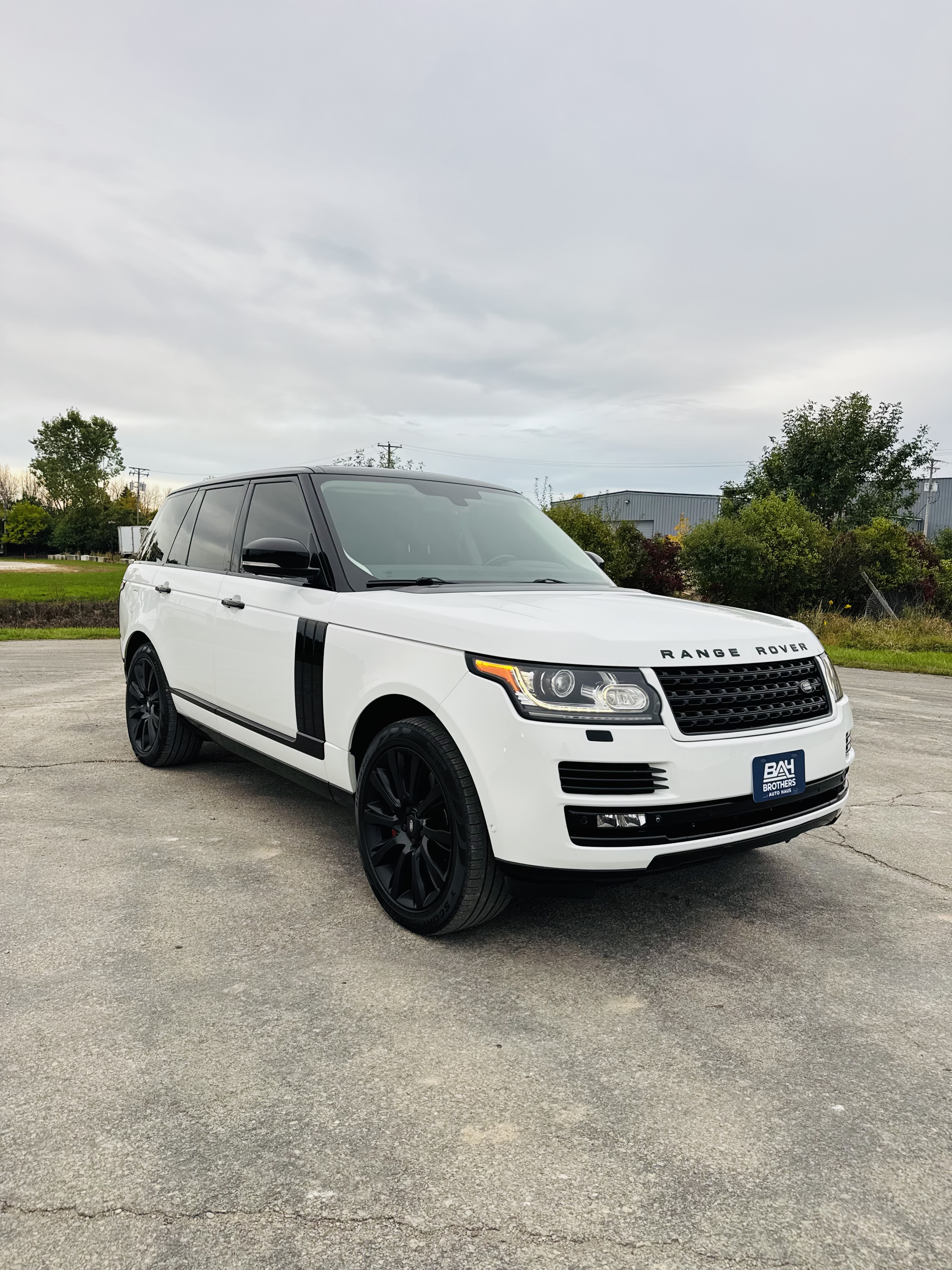 Used 2013 Land Rover Range Rover Supercharged AWD/4WD image 2
