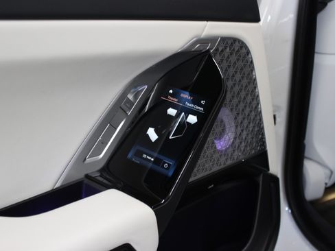 Used 2023 BMW i7 xDrive60 AWD/4WD image 41