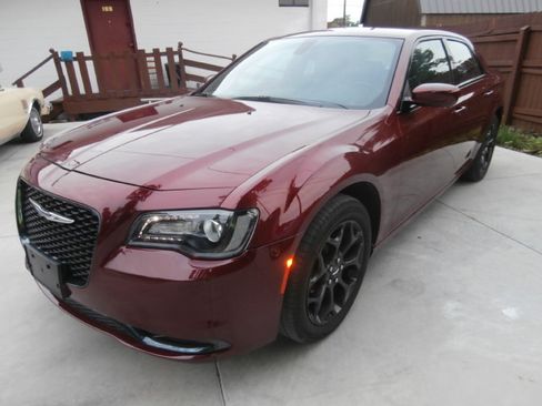 Used 2019 Chrysler 300 S image 2