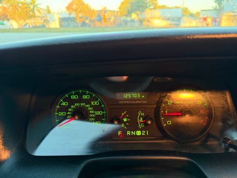 Used 2008 Ford Crown Victoria Police Interceptor RWD image 18