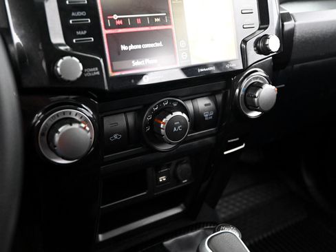 Used 2022 Toyota 4Runner TRD Off-Road Premium image 33