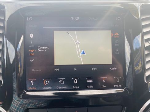Used 2019 Jeep Cherokee Limited image 31