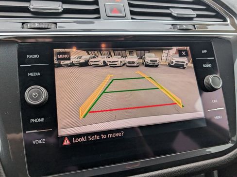 Used 2018 Volkswagen Tiguan SE image 10