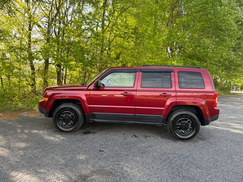 Used 2016 Jeep Patriot Sport image 1