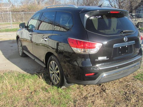 Used 2015 Nissan Pathfinder image 2