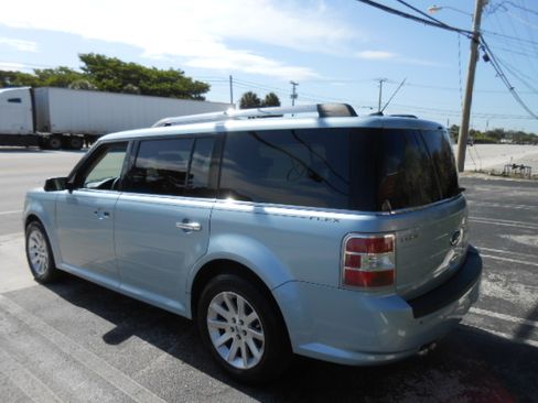 Used 2009 Ford Flex 2WD SEL image 2