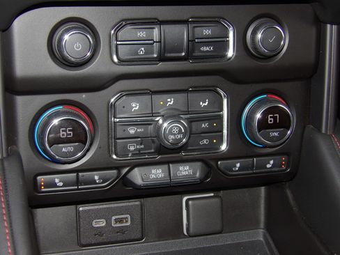 Used 2021 Chevrolet Tahoe RST image 3