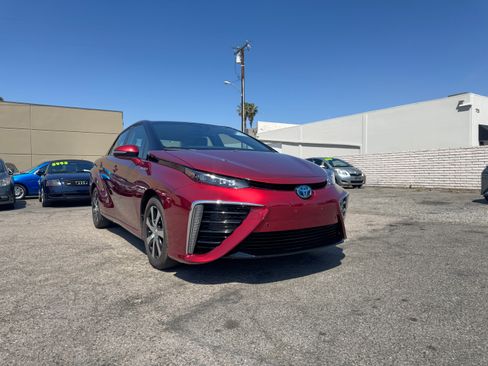 Used 2019 Toyota Mirai image 11