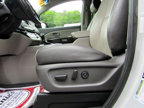 Used 2016 Kia Sedona SX FWD image 19