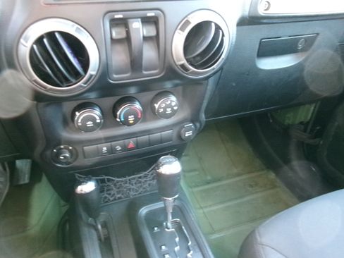Used 2016 Jeep Wrangler 4WD Sport image 11