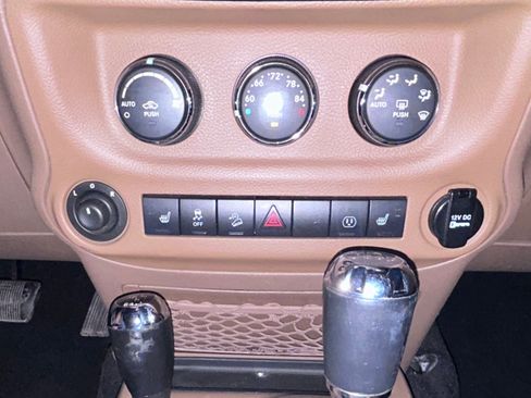 Used 2013 Jeep Wrangler Unlimited Sahara image 16