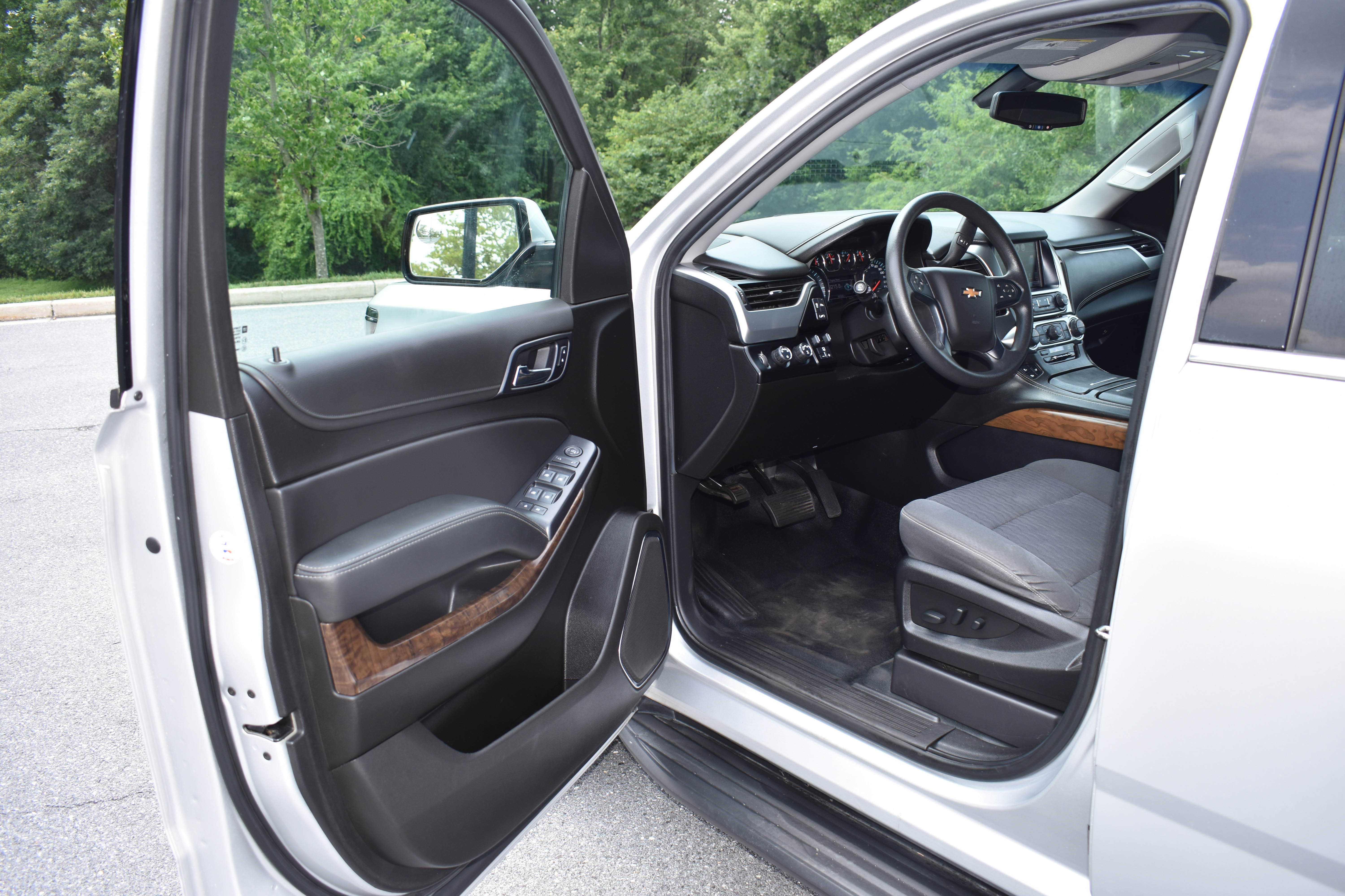 Used 2019 Chevrolet Tahoe 4WD image 16