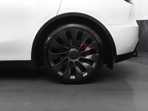 Used 2021 Tesla Model Y Performance image 12