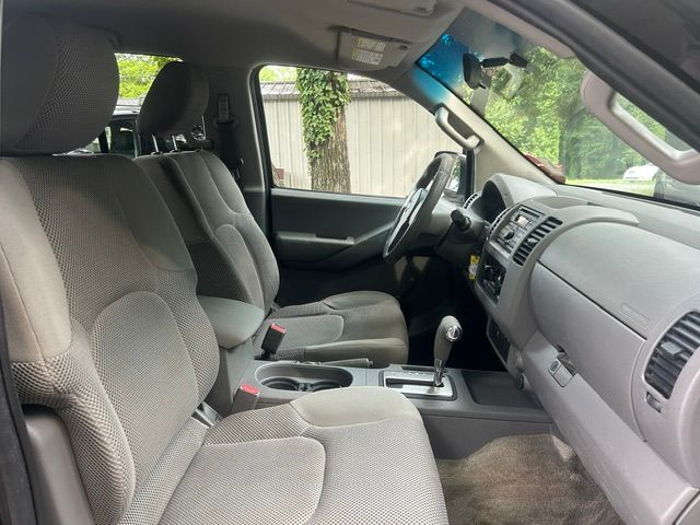 Used 2012 Nissan Frontier 2WD Crew Cab image 18