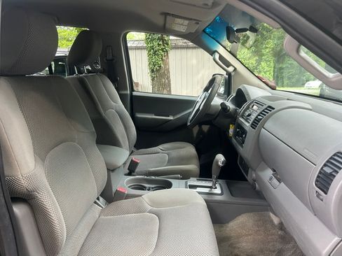 Used 2012 Nissan Frontier 2WD Crew Cab image 19