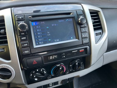 Used 2013 Toyota Tacoma 4x4 Access Cab image 16