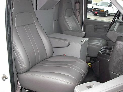 Used 2021 Chevrolet Express 3500 UNAVAIL RWD image 10