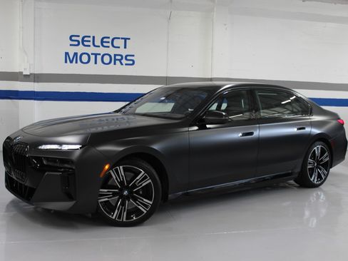 Used 2023 BMW i7 xDrive60 AWD/4WD image 1