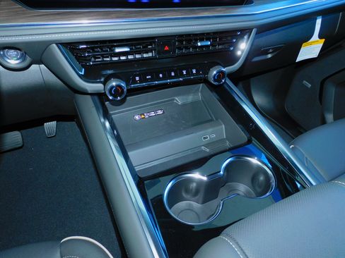 New 2026 Chevrolet Suburban Premier image 23
