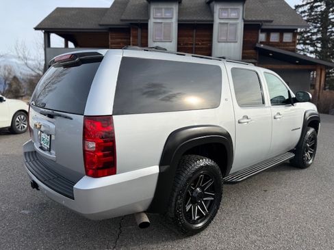 Used 2014 Chevrolet Suburban LT image 5