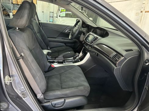 Used 2017 Honda Accord EX image 13