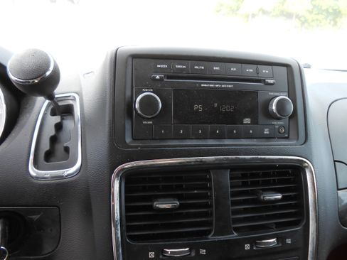 Used 2014 RAM C/V Tradesman image 17