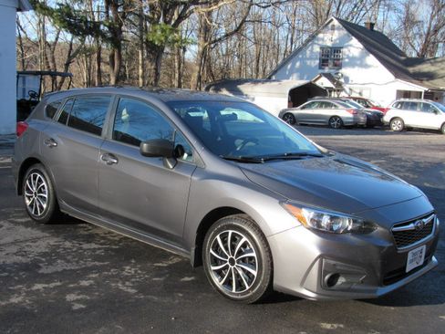 Used 2018 Subaru Impreza 2.0i Premium image 14