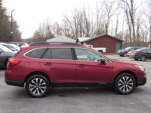 Used 2017 Subaru Outback 2.5i Limited image 11