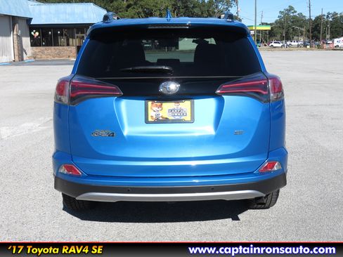 Used 2017 Toyota RAV4 SE image 6
