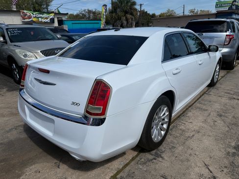 Used 2014 Chrysler 300 image 3