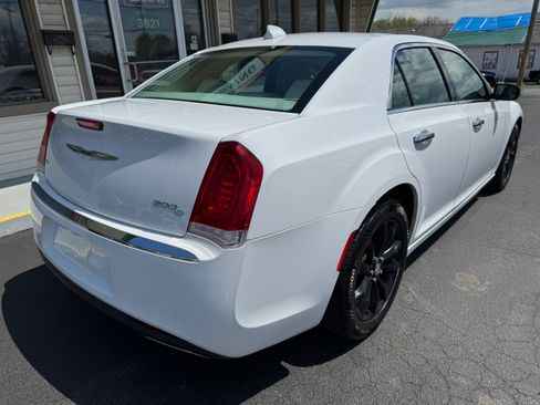 Used 2015 Chrysler 300 C image 6