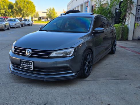 Used 2017 Volkswagen Jetta SE image 14