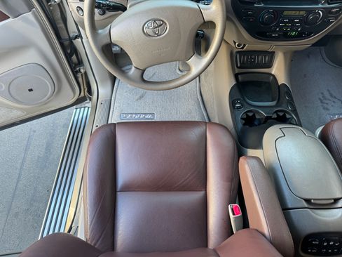 Used 2005 Toyota Sequoia SR5 image 20
