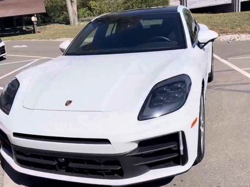 Used 2024 Porsche Panamera 4 image 3